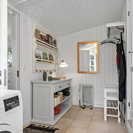 4 Bedroom Lovely In Holiday home Mern