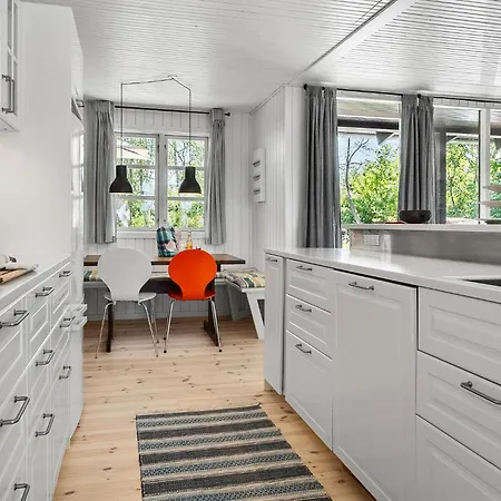 Feriehus 4 Bedroom Lovely In
